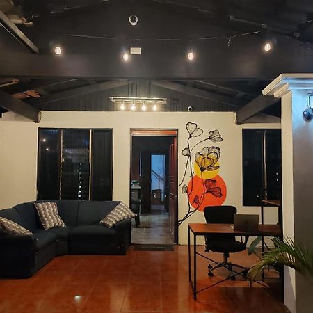 Blackout Hostel La Fortuna Eksteriør billede